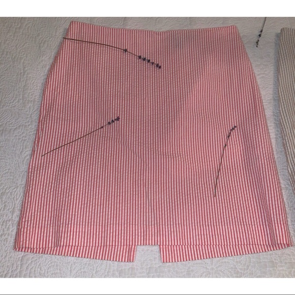 CLUB MONACO | 2 adorable skirts - Picture 4 of 6